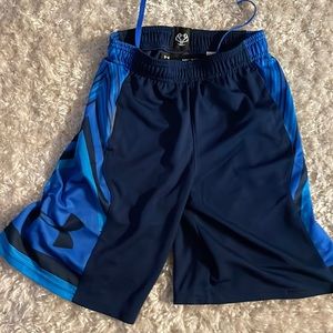 Boys Youth medium Under Amour shorts
